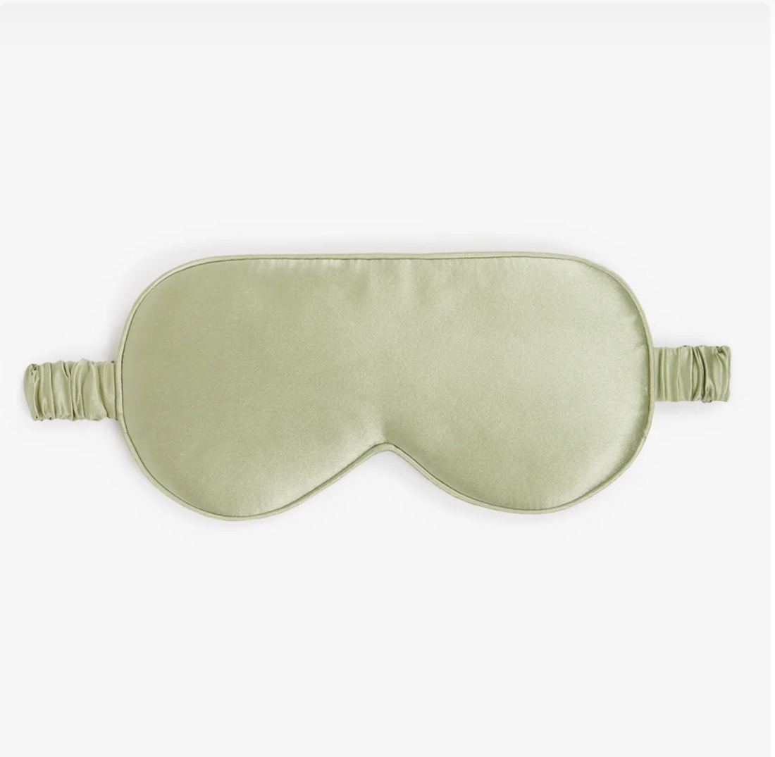 The Skin-Boosting Benefits of Silk: Why You Should Make the Switch