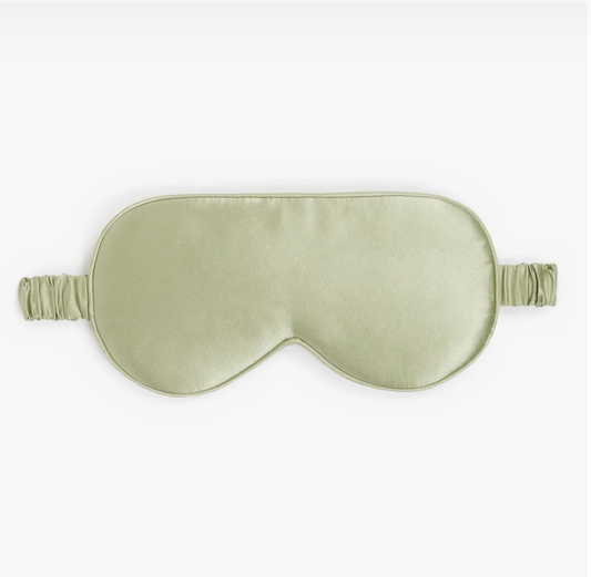 The Skin-Boosting Benefits of Silk: Why You Should Make the Switch